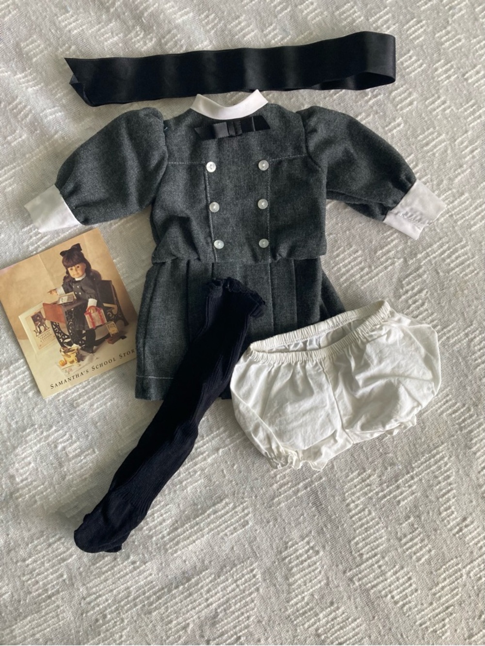 Pleasant Company Samantha Scholl Dress and accessories, Borderless Pamplet